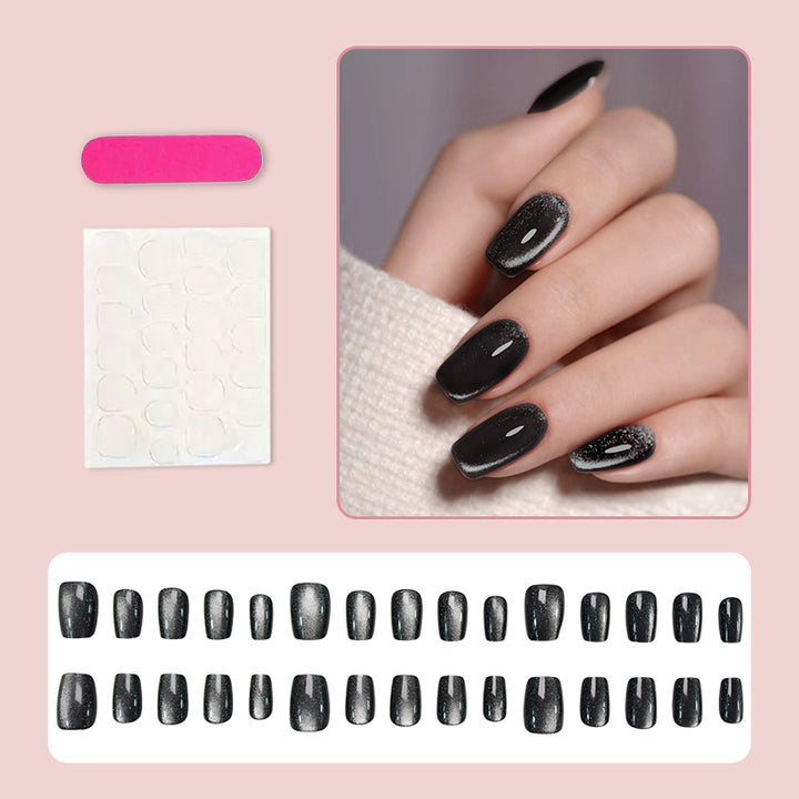 Kunstnagelset mit Glamourösen Glitzerakzenten Karnz