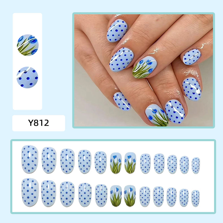Kunstnägel Im Stilvollen Blauen Blüten-Design Karnz