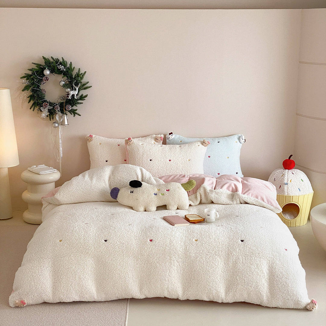 Wendbares Teddy-Fleece-Bettwäscheset mit gestickten Mini-Herzen und 3D-Tierkopf-Kissen