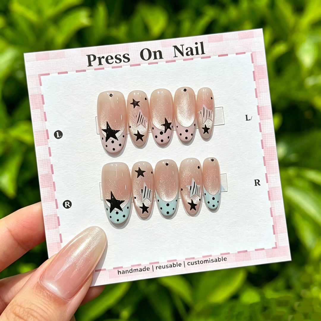 Glamourös Press-On Nagelkunst Set mit dekorativen Strasssteinen
