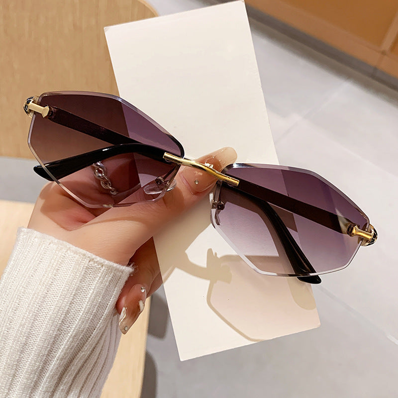 Damen Designer Sonnenbrille mit hexagonalem Rahmen und goldenen Akzenten Karnz