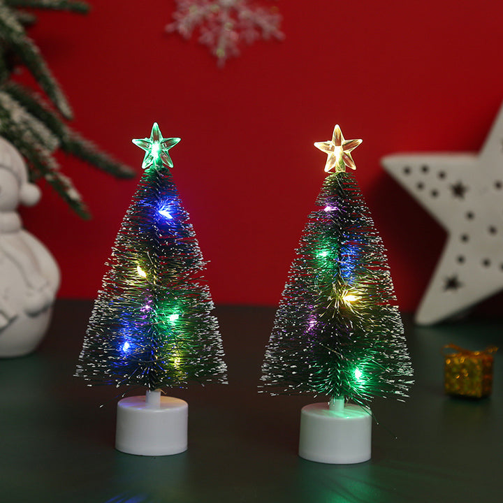 Dekorativer Weihnachtsbaum mit Lichtern Karnz