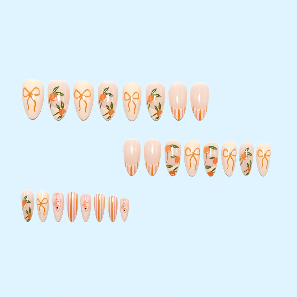 Kunstvolle Nagelkunst mit Farbenfrohen Frühlingsmotiven Karnz