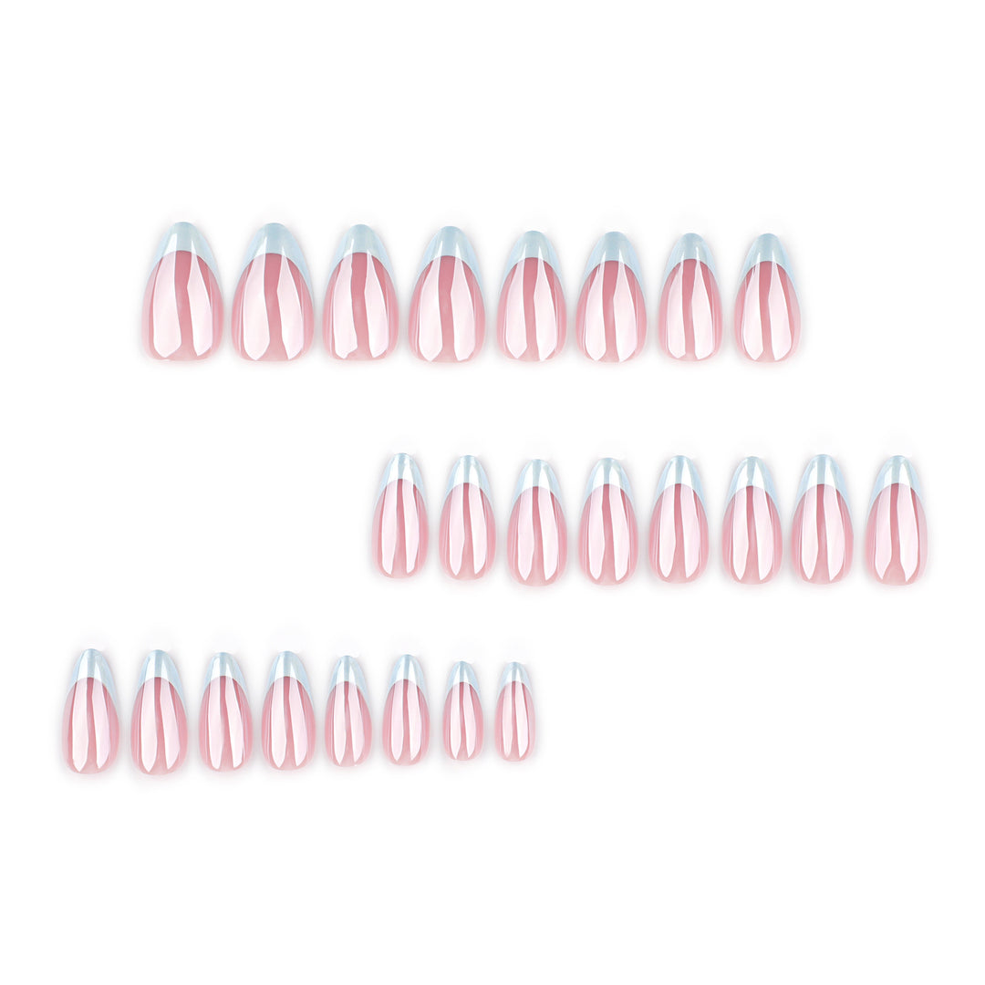 Elegante Stiletto-Nägel mit High-Gloss French-Tip Karnz