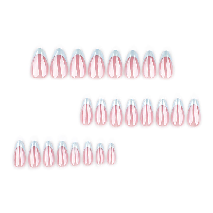 Elegante Stiletto-Nägel mit High-Gloss French-Tip Karnz