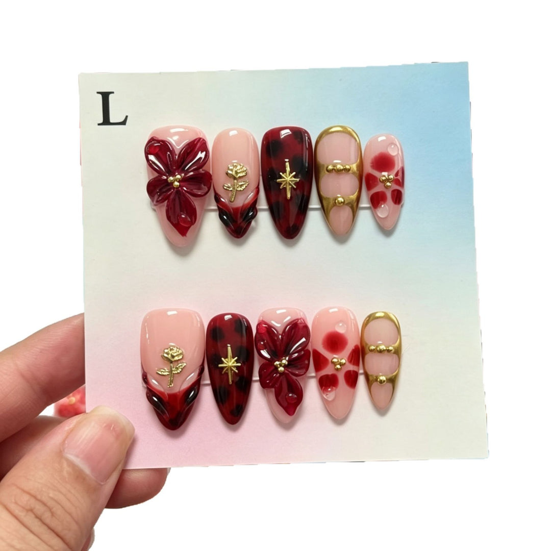 Floral-Accent Press-On Nagelkunstset mit dekorativen Elementen