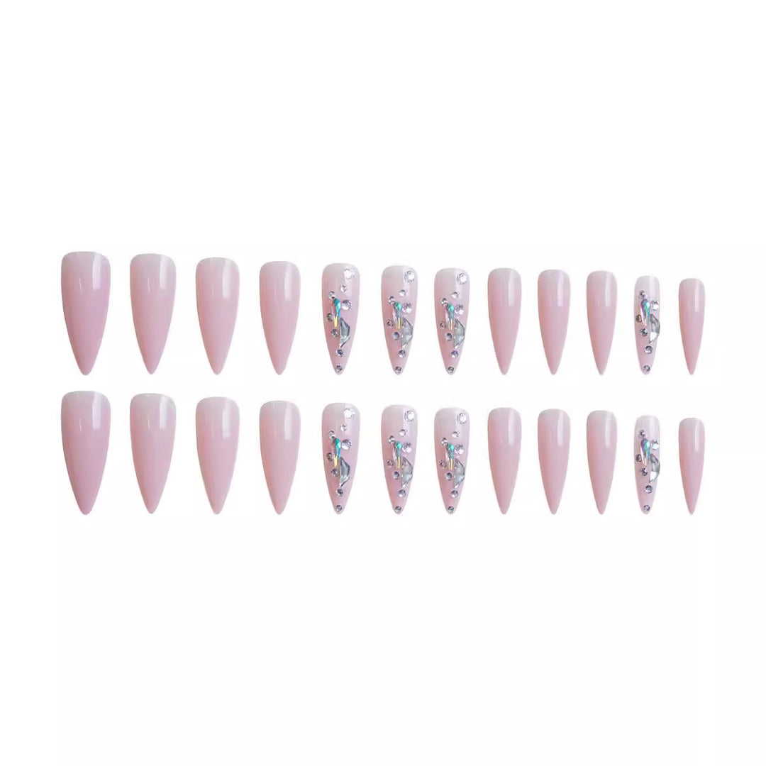 Glamouröses Kunstnageldesign Karnz