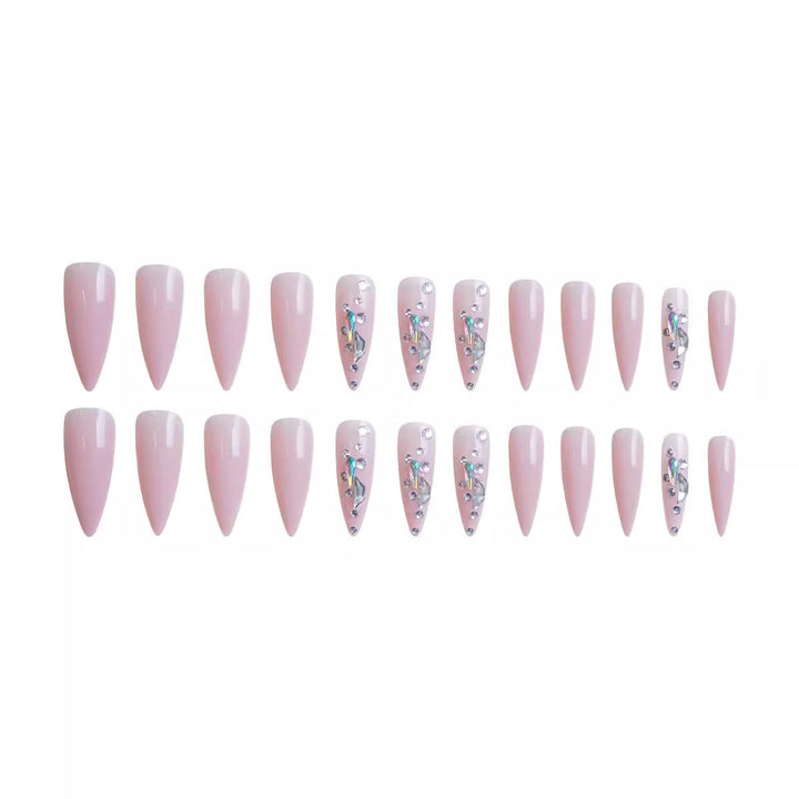 Glamouröses Kunstnageldesign Karnz