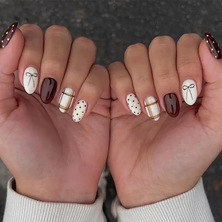 Elegantes Künstlerisches Nagelset Karnz