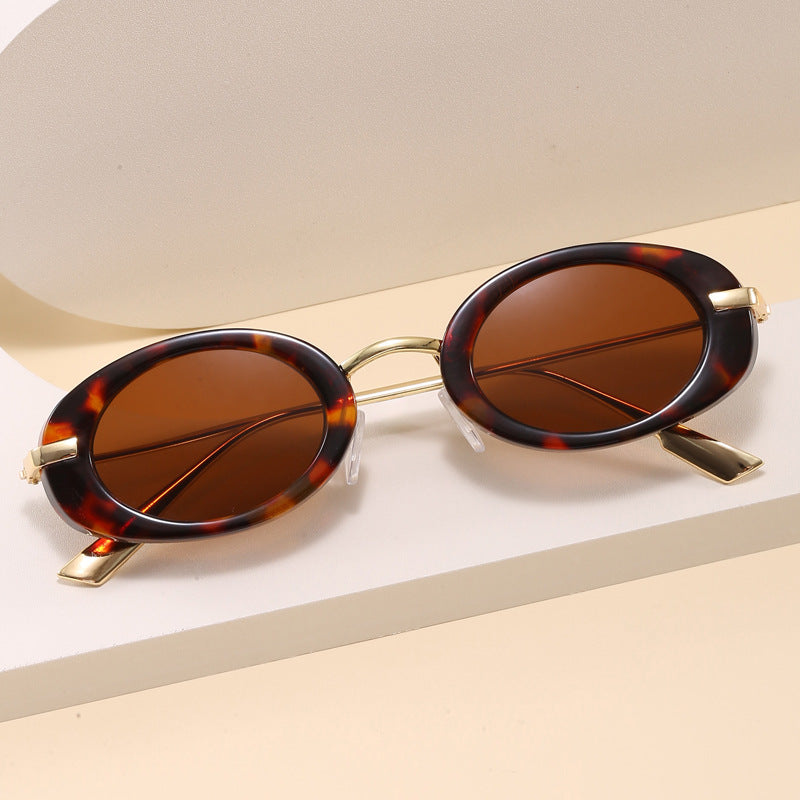 Modische Brille mit Ovalem Rahmen Karnz