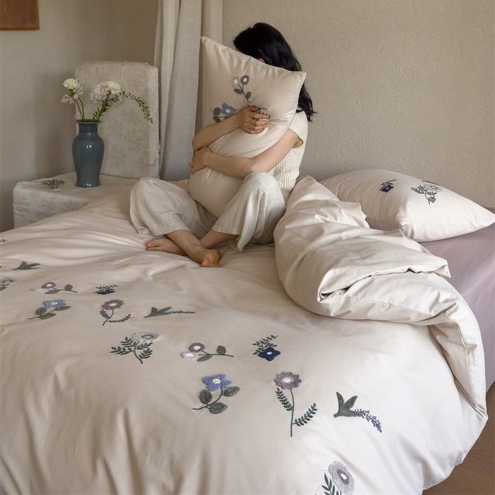 Bettwäsche-Garnitur aus Baumwollsatin mit floraler Stickerei
