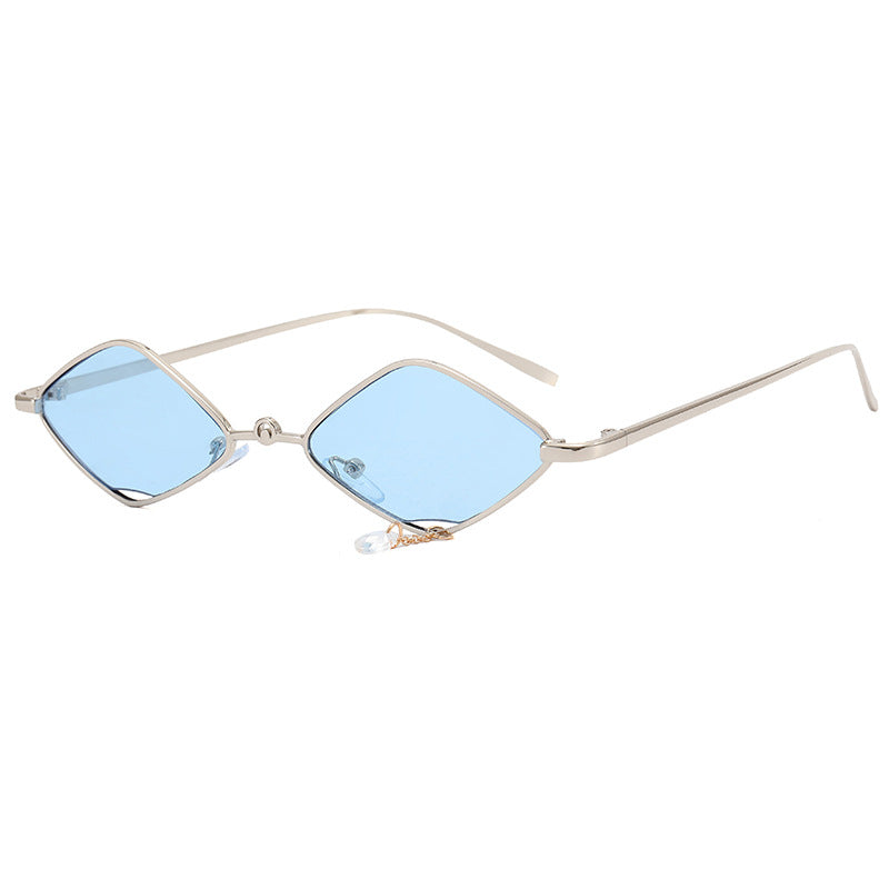 Damen modische Sonnenbrille mit facettiertem Rahmen Karnz