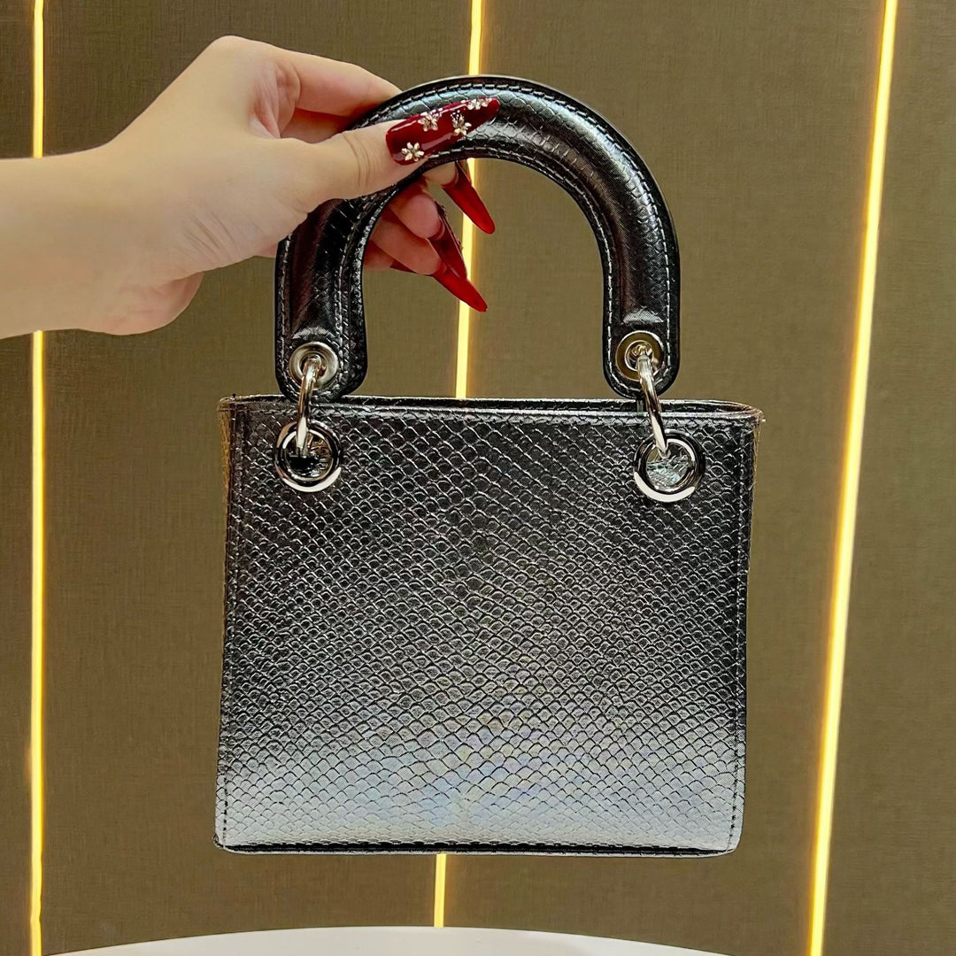 Stylische Schlangenleder-texturierte Handtasche