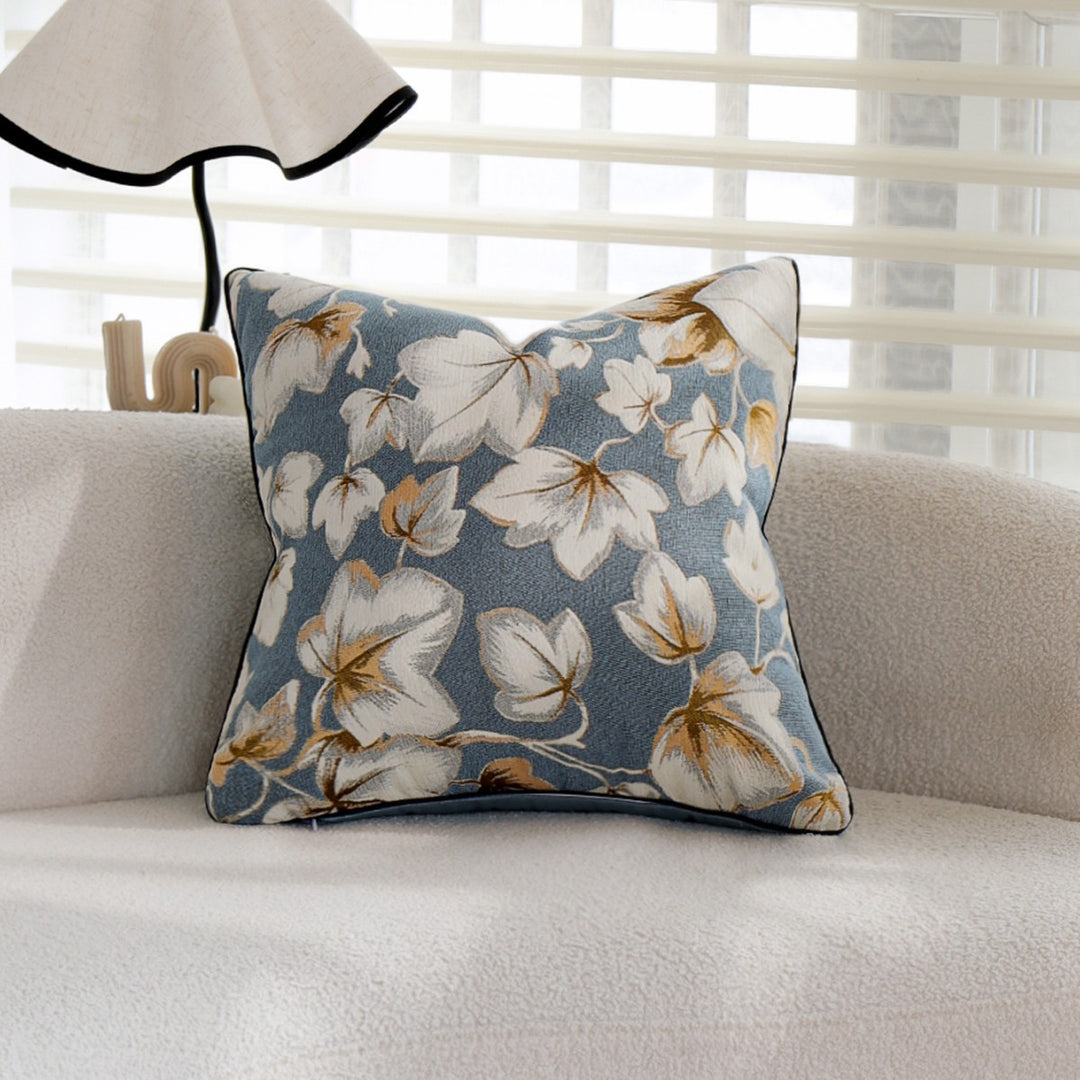Zierkissen mit floralem Design