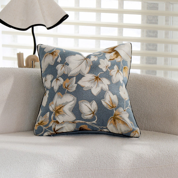 Zierkissen mit floralem Design