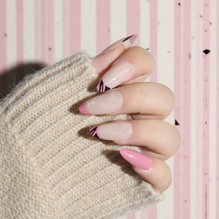 Künstlerisches Stiletto Press-On Nagelset mit elegantem Design Karnz