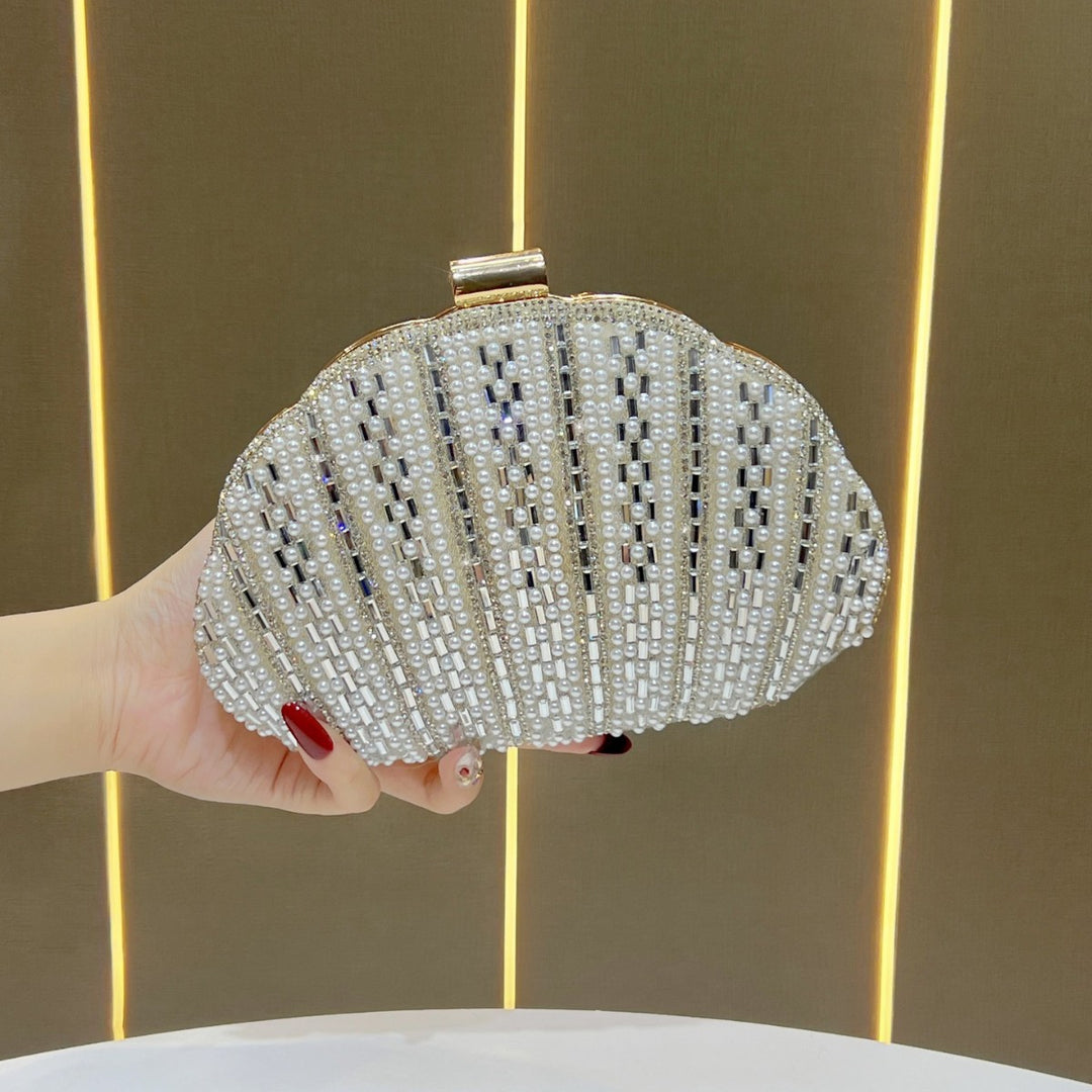Perlenverzierte Muschel-Abendclutch