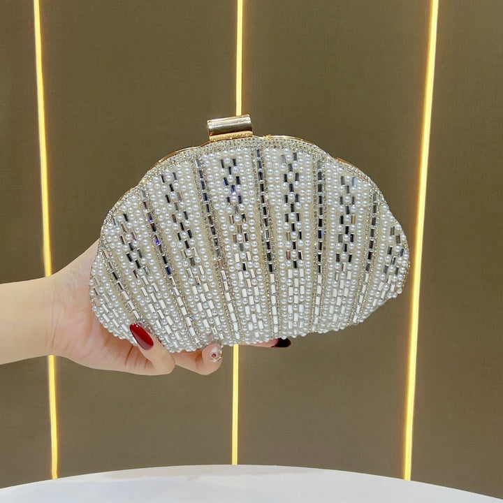 Perlenverzierte Muschel-Abendclutch