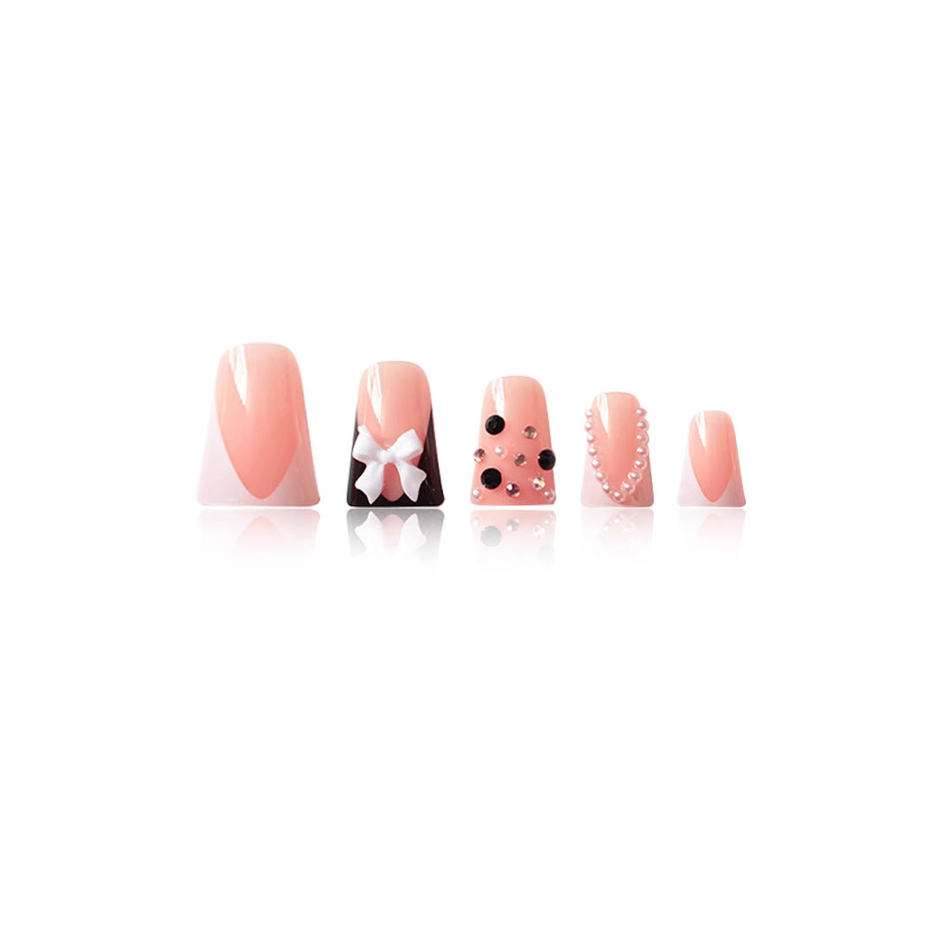 Dekoratives Press-On-Nagelset mit elegantem Design Karnz