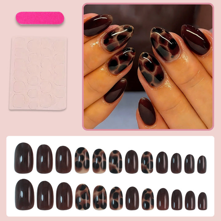 Kunstnagelset mit elegantem, modernem Leopardenmuster Karnz