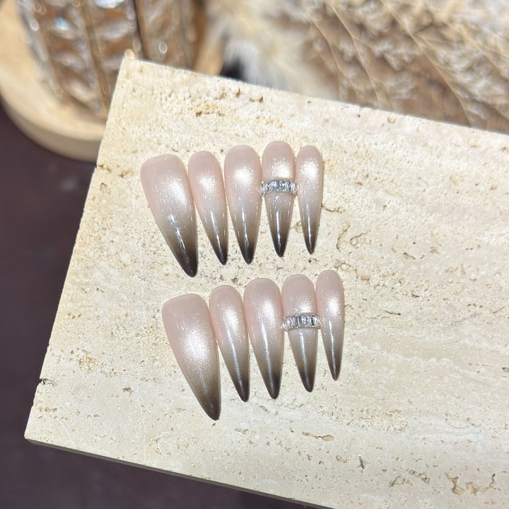 Elegante Stiletto Press-On Nägel Set mit Glitzerakzenten