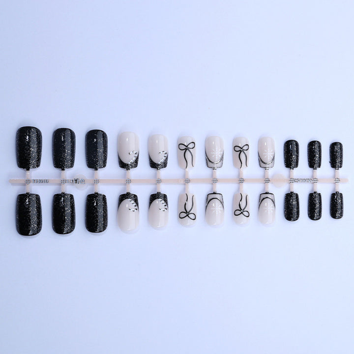 Festliche, mit Strass verzierten Press-On-Nail-Art