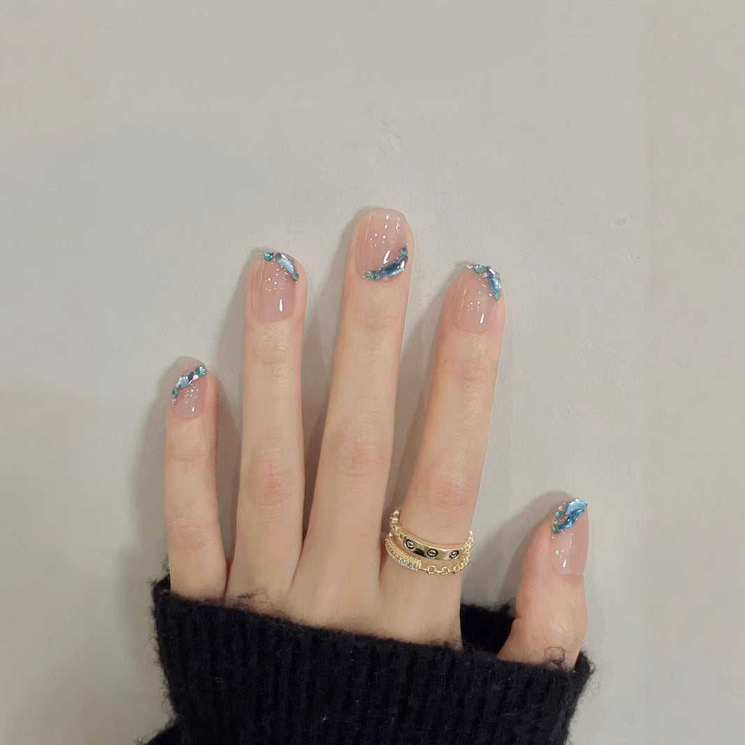 Elegantes Press-On Nagelkunstset mit dekorativen Wellenmustern