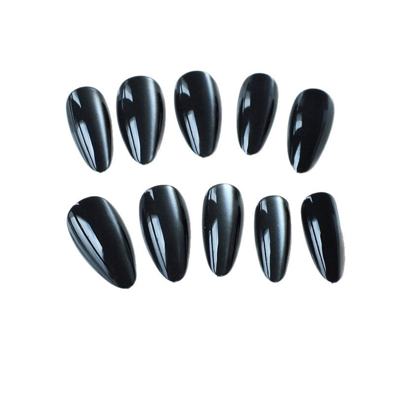 Glänzende Stiletto-Nagelerweiterungen Karnz