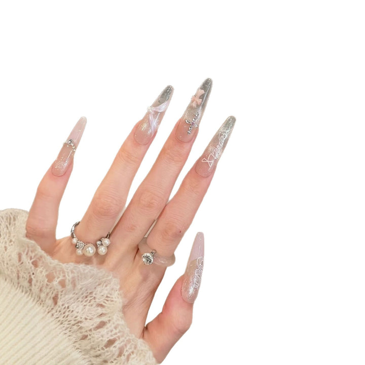 Elegantes Stiletto Press-On Nagelset mit komplexen Designs Karnz