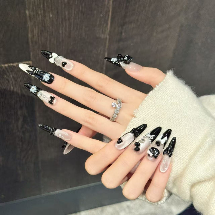 Künstlerisches Press-On Nageldesign