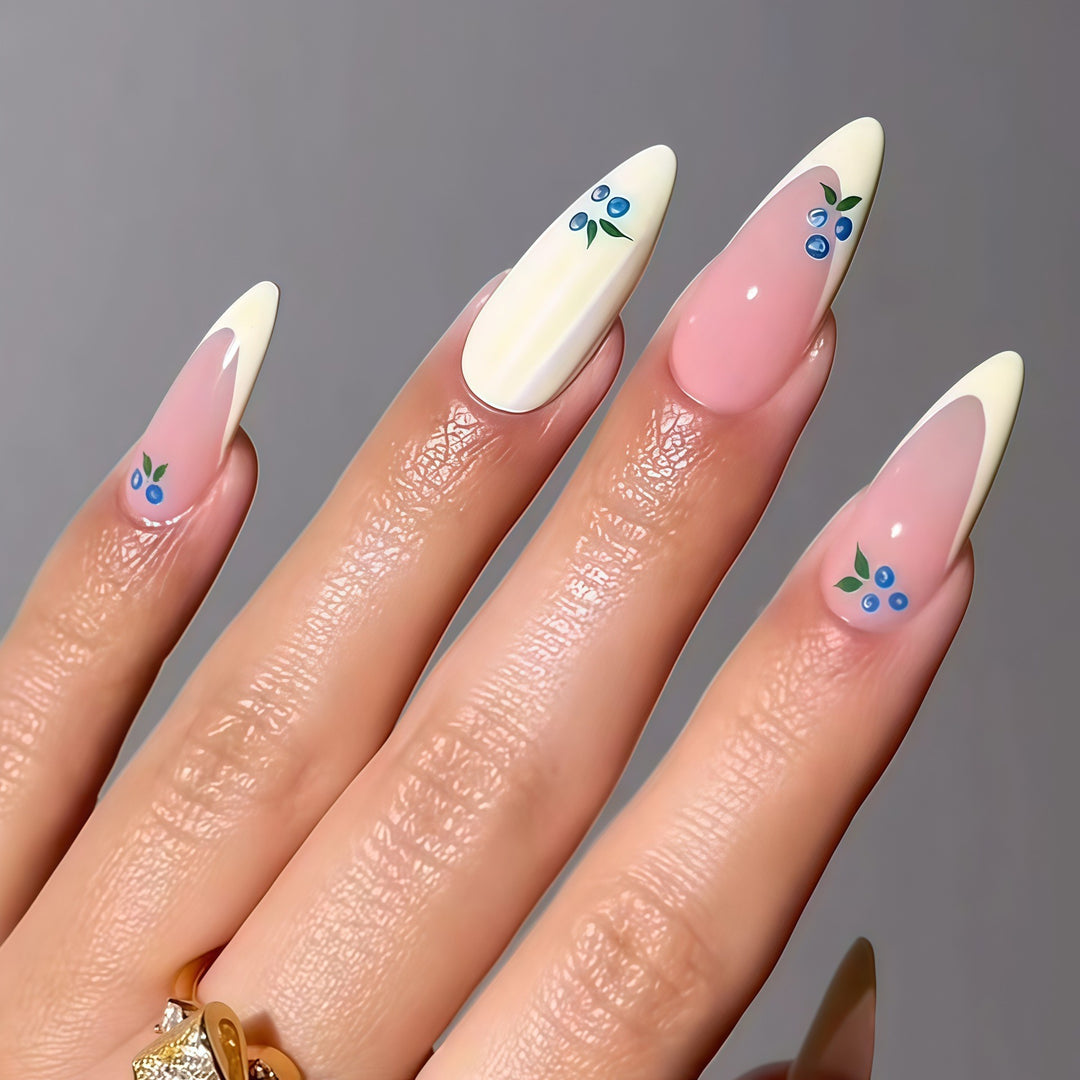 Künstlerisches florales Design Press-On Nägel Karnz