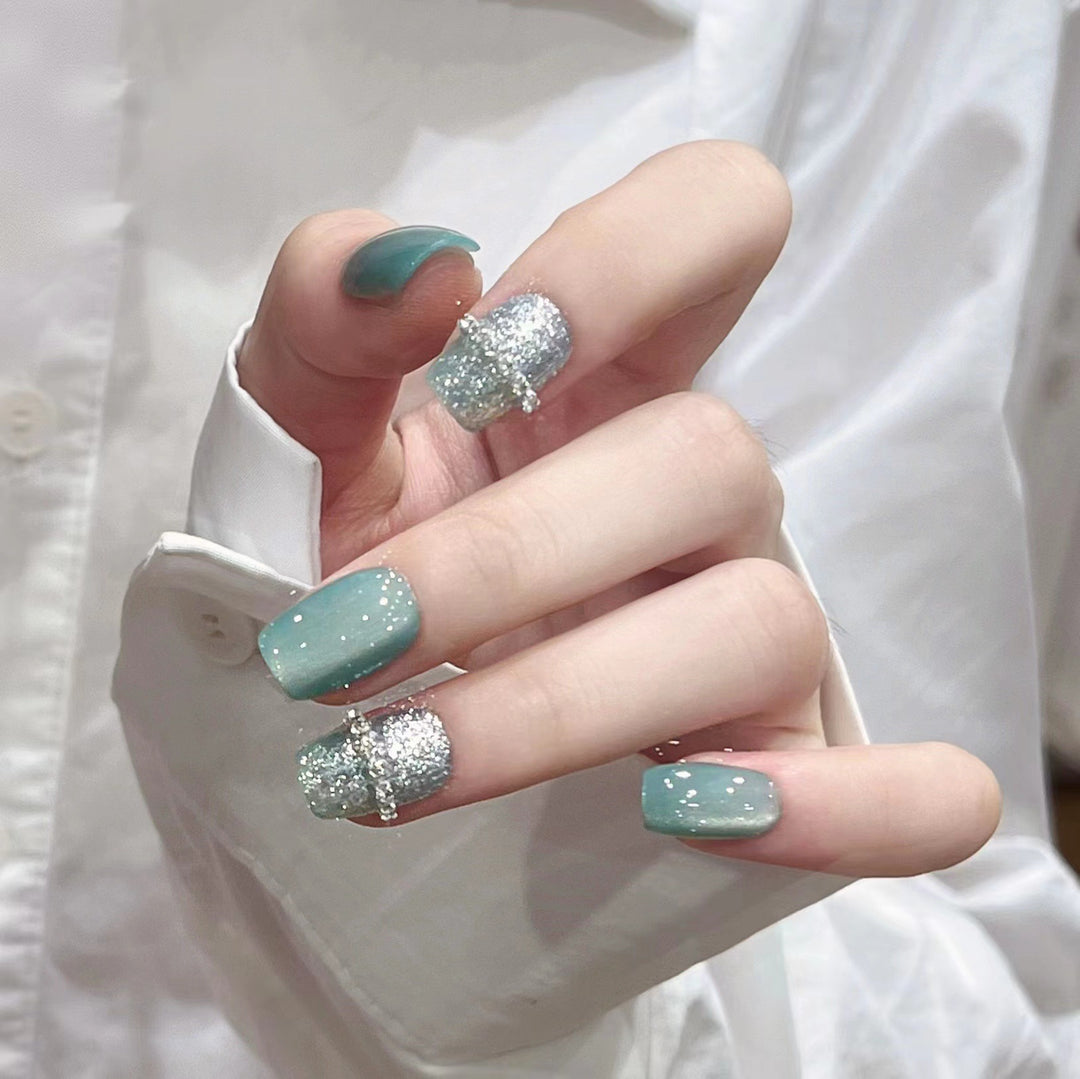 Glänzendes dekoratives Press-On-Nagelset Karnz