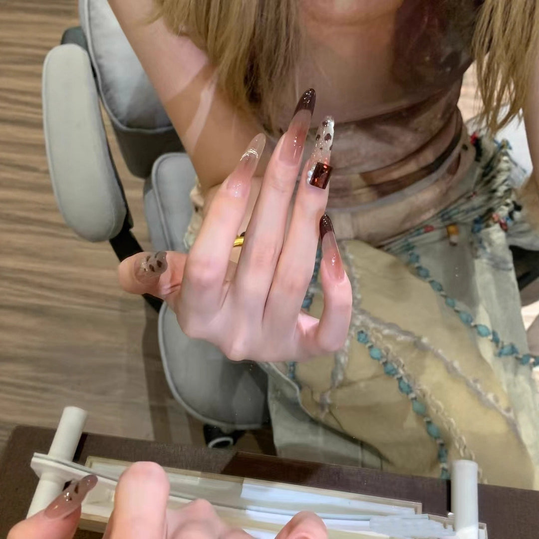 Künstlerische Designer-Nagelverlängerungen