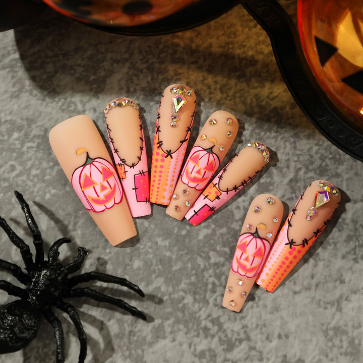Künstliche Nagelkunst mit Halloween-Motiv Karnz
