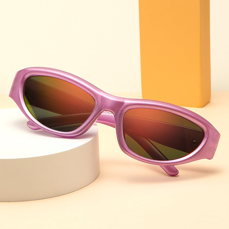 Damen elegante Kunststoffsonnenbrille im zeitgenössischen Design Karnz