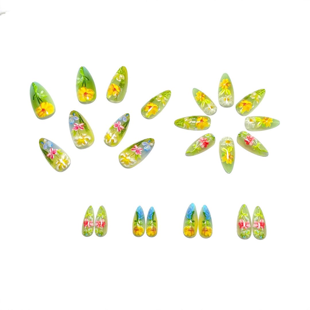 Kunstnagel mit Fröhlichen Floralem Design Karnz