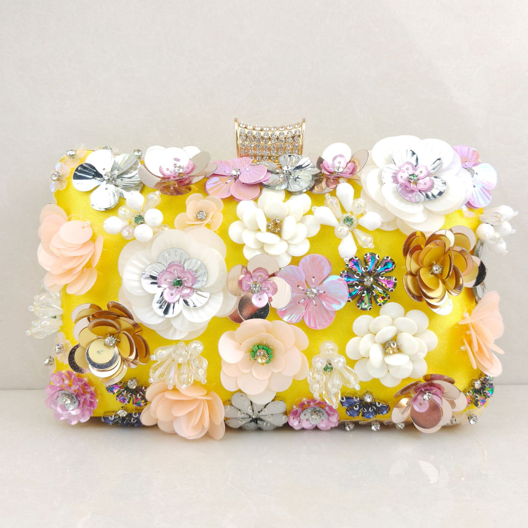 Blumig verzierte Abend-Clutch