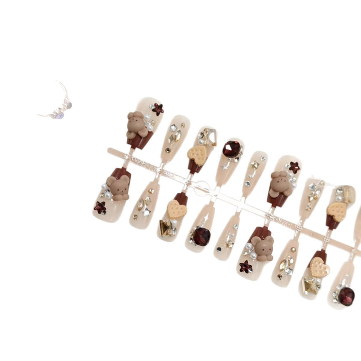 Kreative Kunstnägel mit Tierischen Motiven und Glitzerakzenten Karnz
