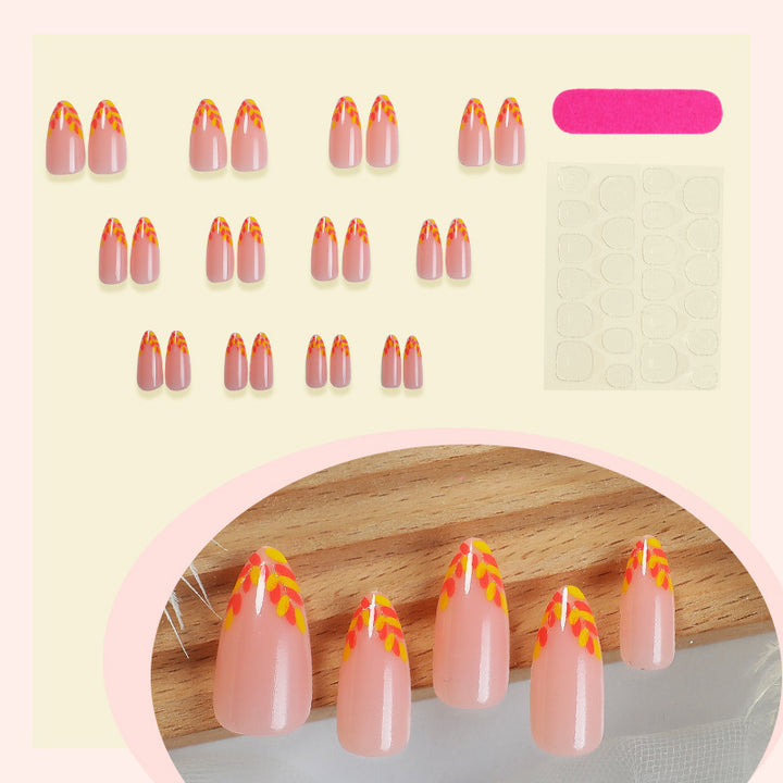 Floral Press-On Nail Set mit eleganten Designelementen Karnz