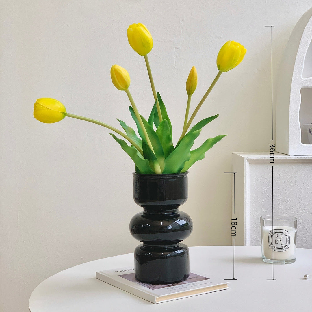 Dekorativer künstlicher Tulpenstrauß