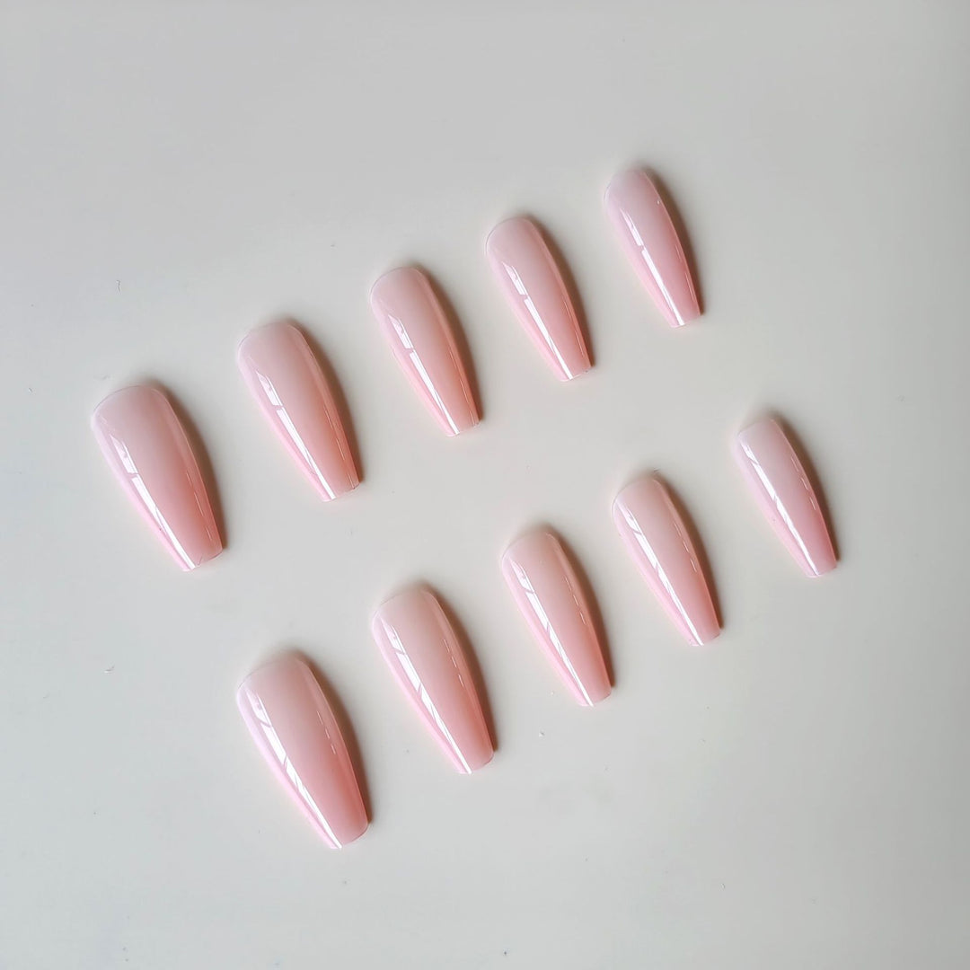 Kunstnails mit elegantem Hochglanz-Finish Karnz