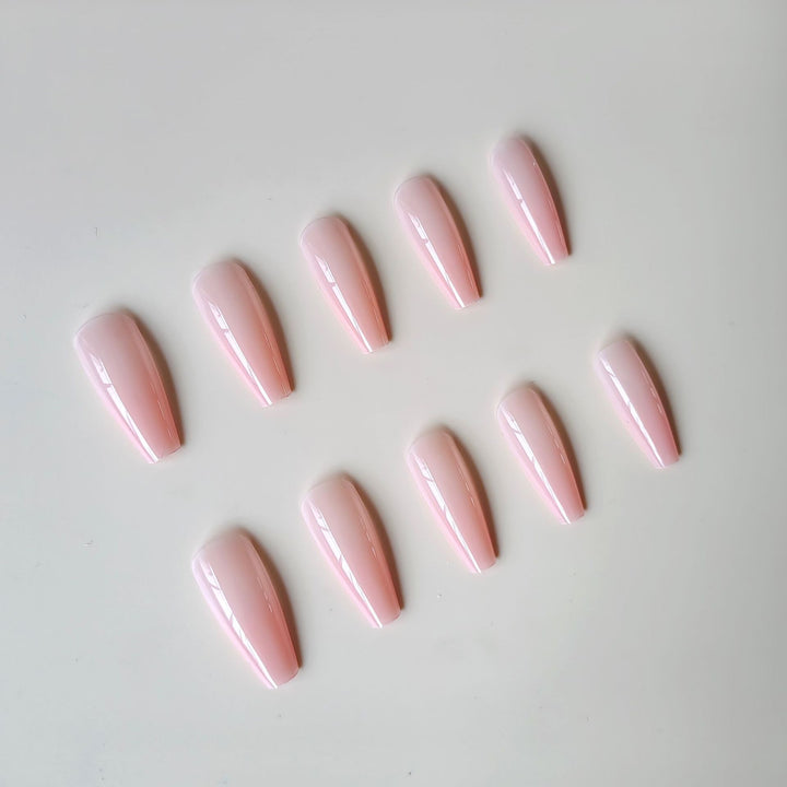 Kunstnails mit elegantem Hochglanz-Finish Karnz