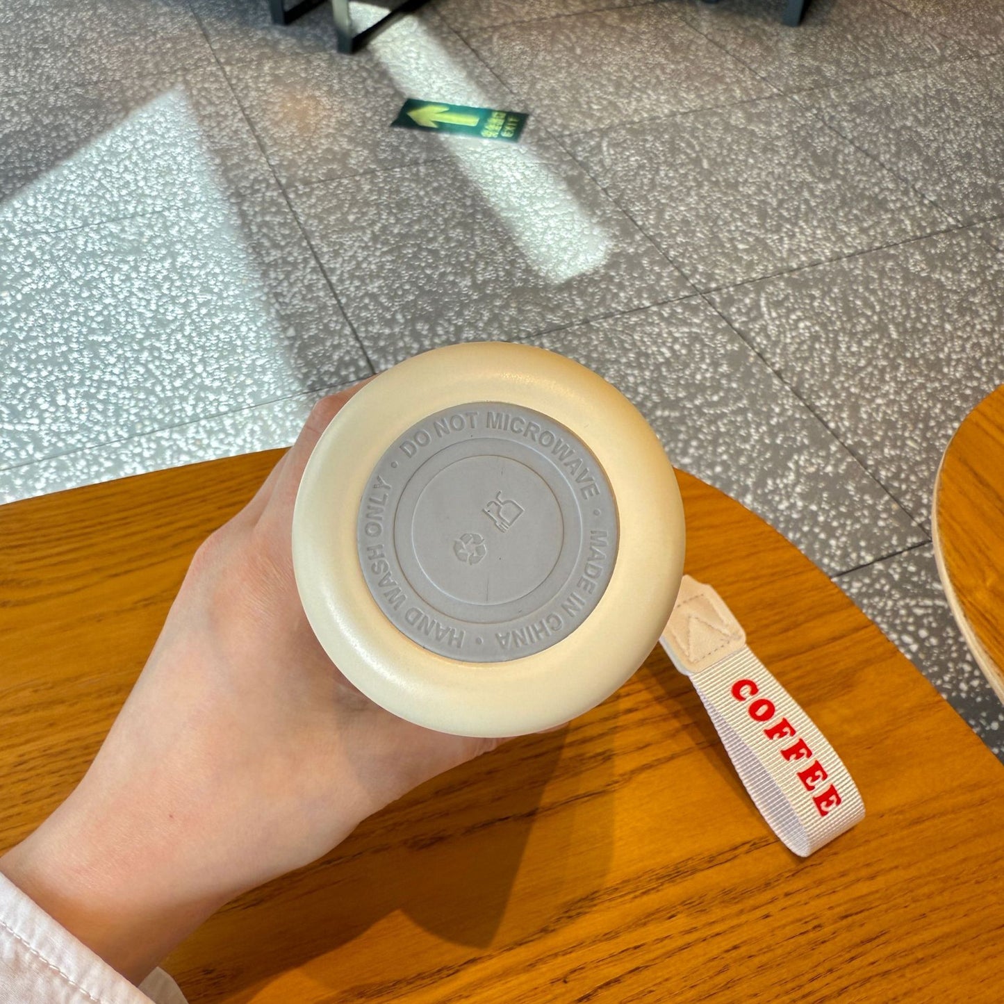 Damen isolierter Kaffeebecher mit praktischer Halteschlaufe Karnz