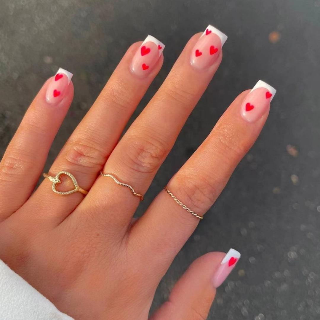 Herz-verzierte French Tip Nagelkunst Karnz