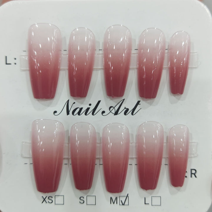 Elegantes Nagelkunst Set Karnz