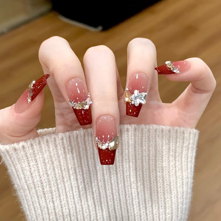 Künstlerisches Press-On-Nagelset mit verspielten Charakterdesigns Karnz