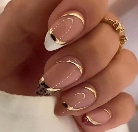 Elegante geometrische Nagelkunst