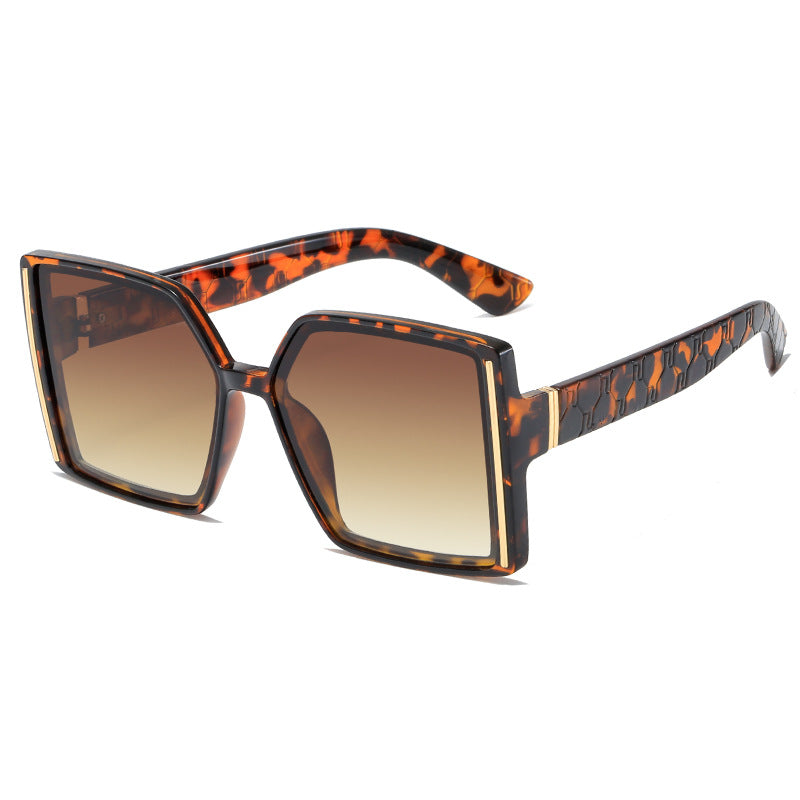 Damen modische Sonnenbrille im retro-inspirierten Design Karnz