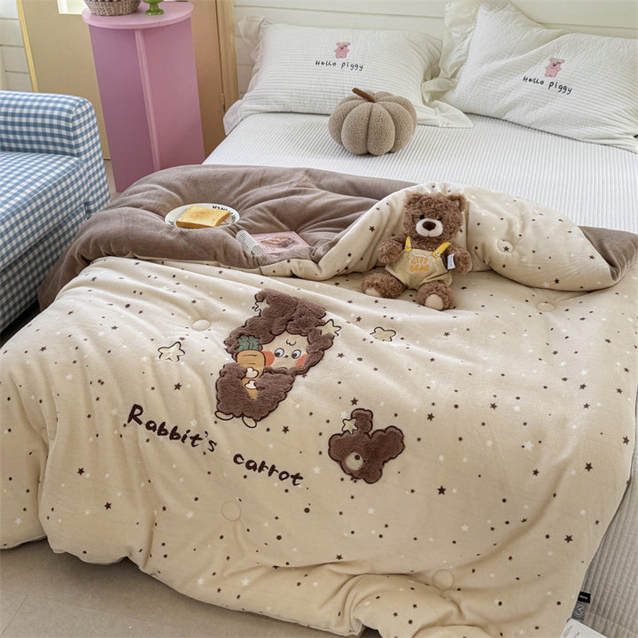 gesteppte Kuscheldecke mit 3D-Hasenapplikation und floralem Mikrofaserbezug