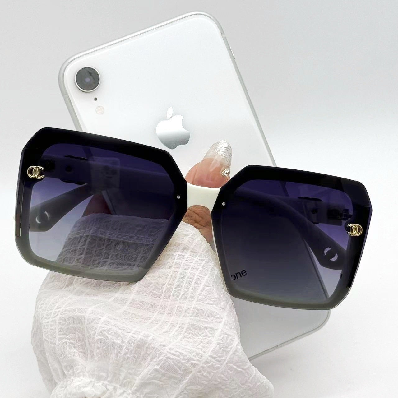 Damen Modische Sonnenbrille mit markantem eckigen Rahmen und luxuriösen Akzenten Karnz